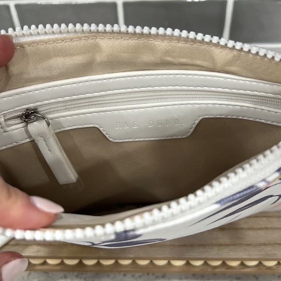 New Rae Dunn HELLO SUNSHINE Wristlet Clutch Bag - Picture 5 of 8